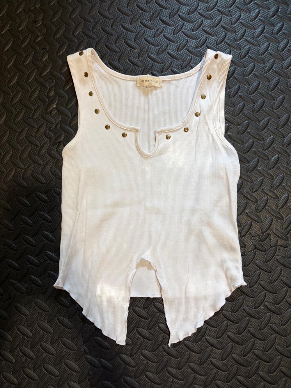Gilded intent grommet tank